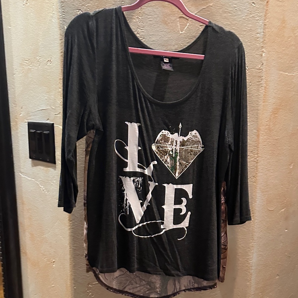 Realtree Black and White Graphic Long Sleeve Tee